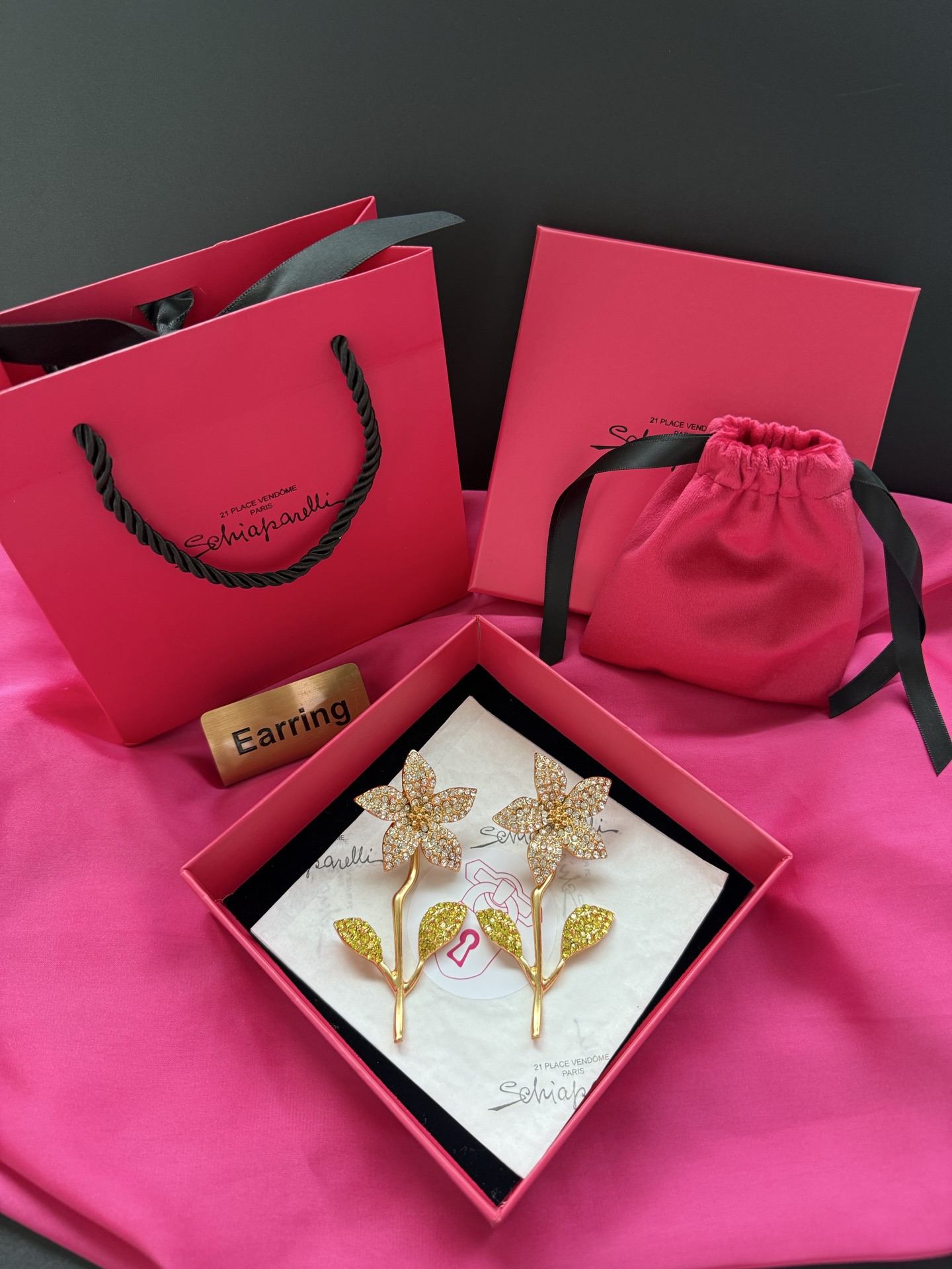 Серьги в форме цветка с кристаллами Schiaparelli