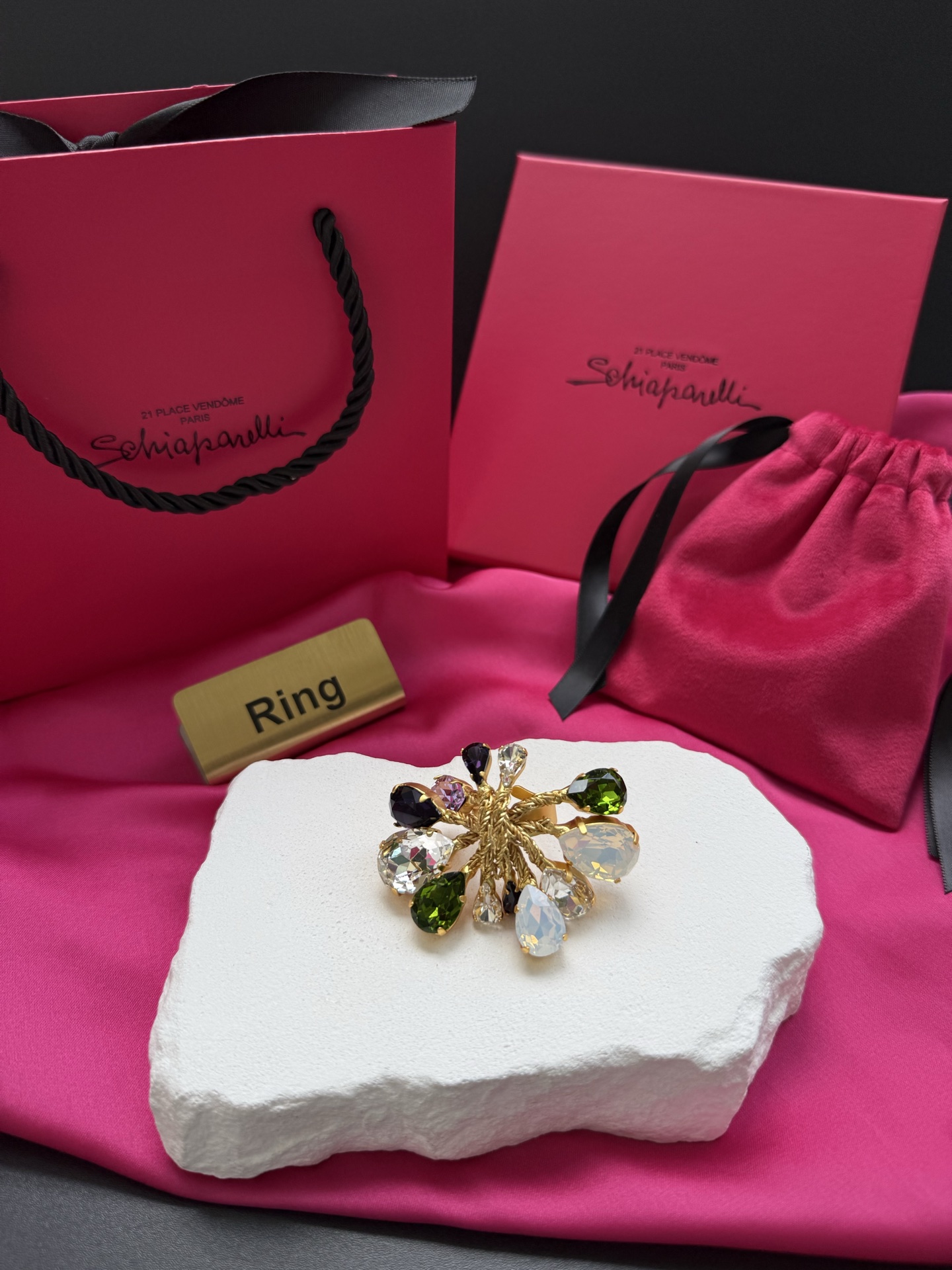 Кольцо с разноцветными кристаллами Schiaparelli