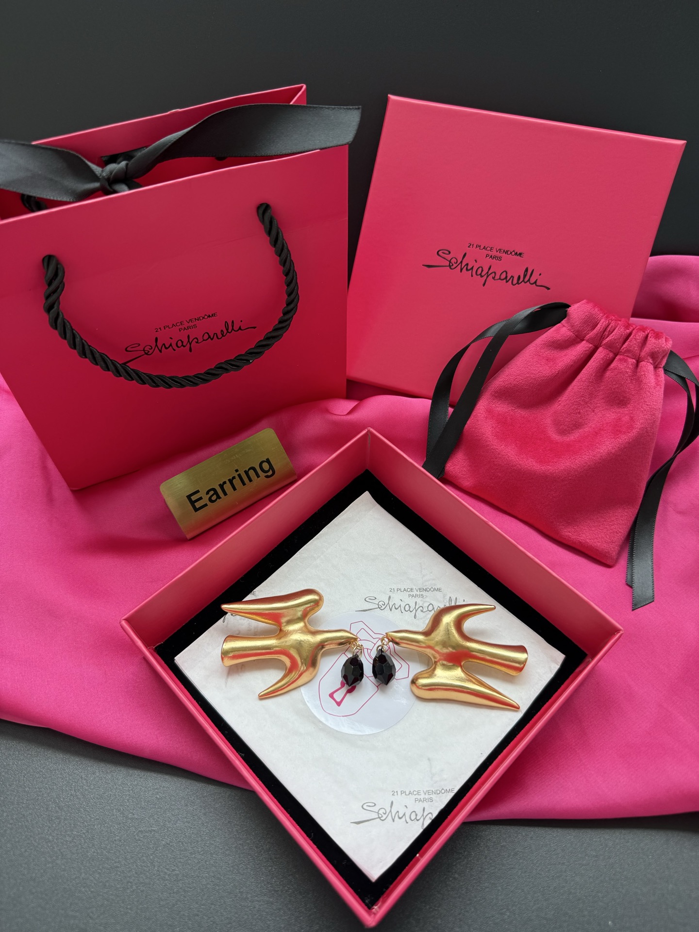 Серьги Schiaparelli в форме птицы с черными кристаллами