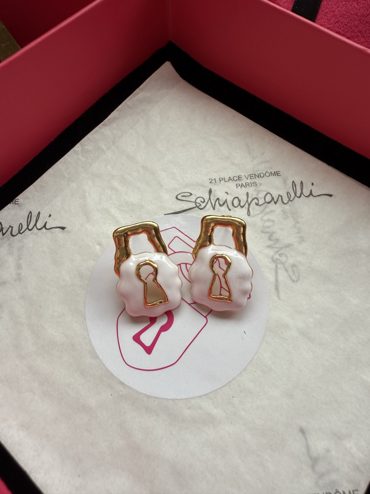 Серьги в виде замков Schiaparelli