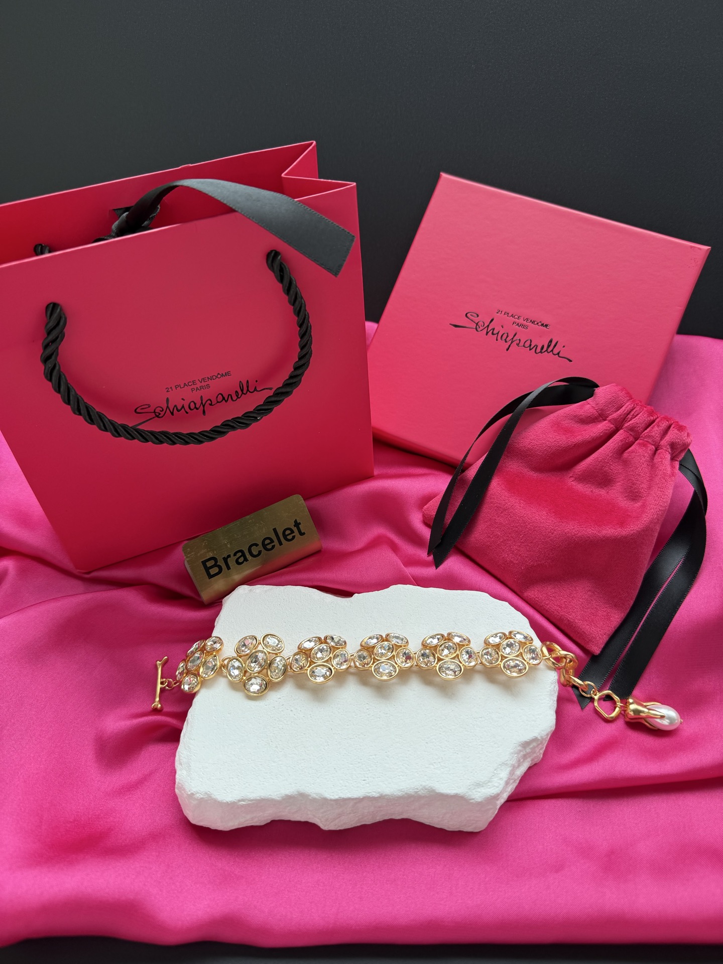 Браслет с кристаллами и подвеской Schiaparelli
