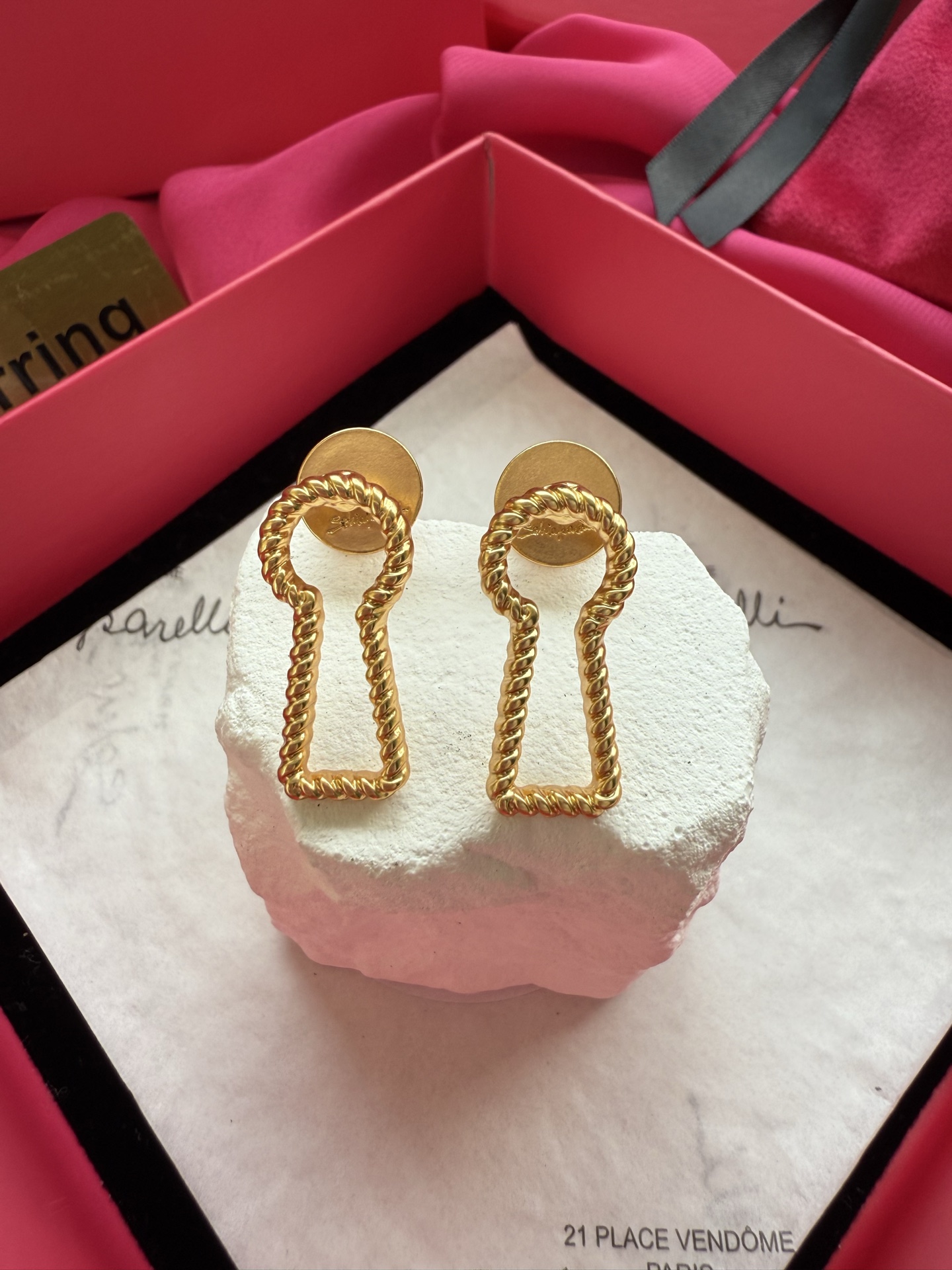 Серьги в виде ключа Schiaparelli