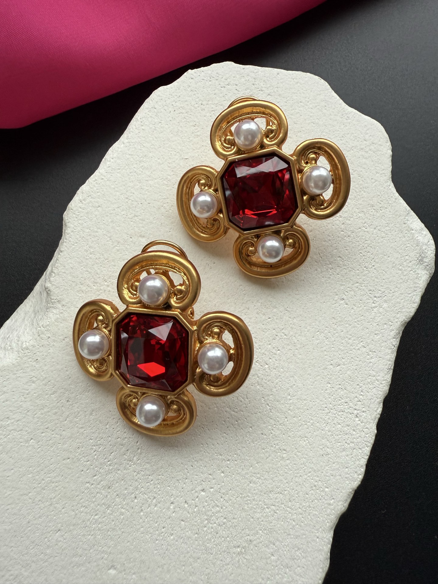 Серьги Schiaparelli