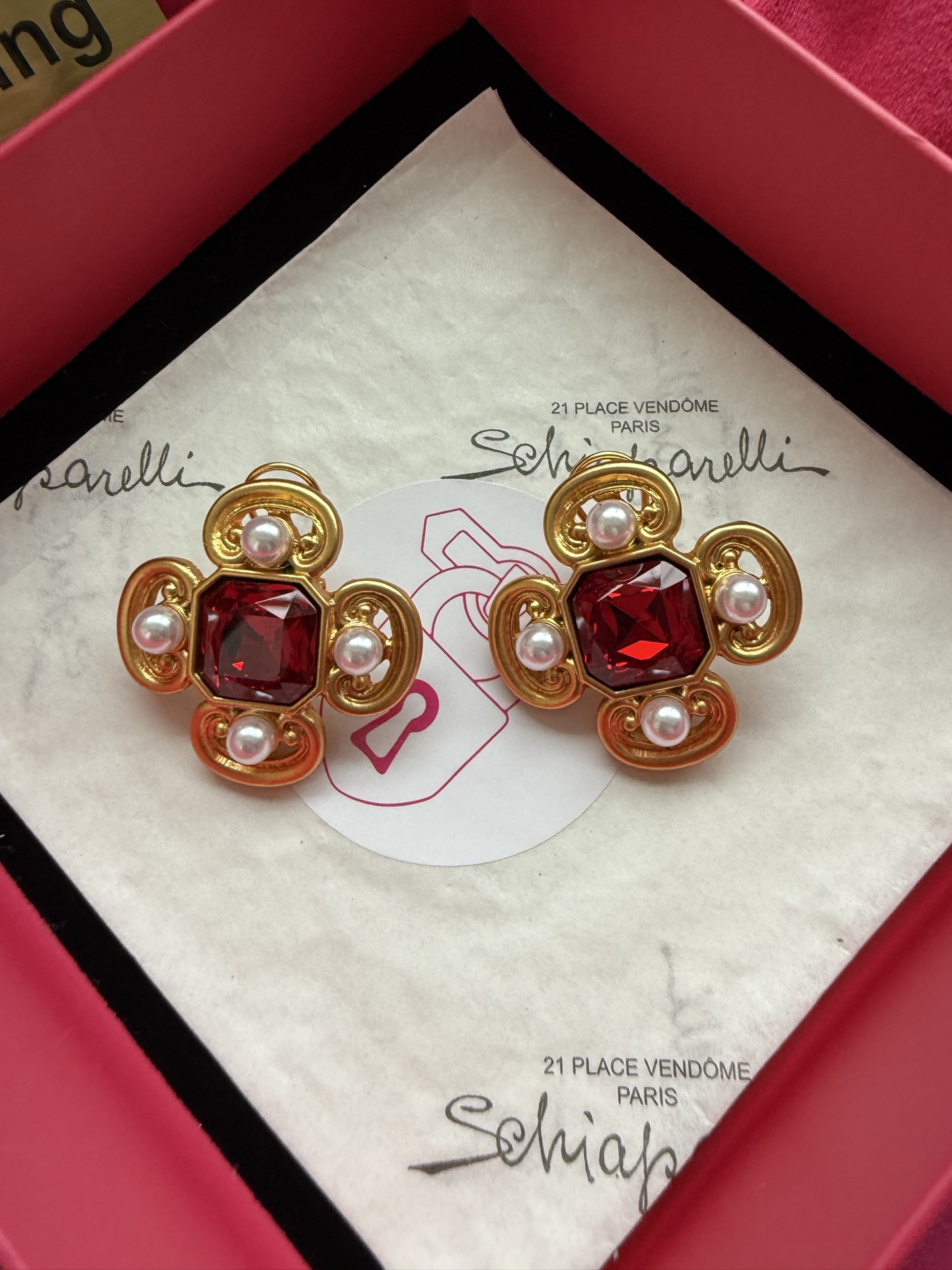 Серьги Schiaparelli
