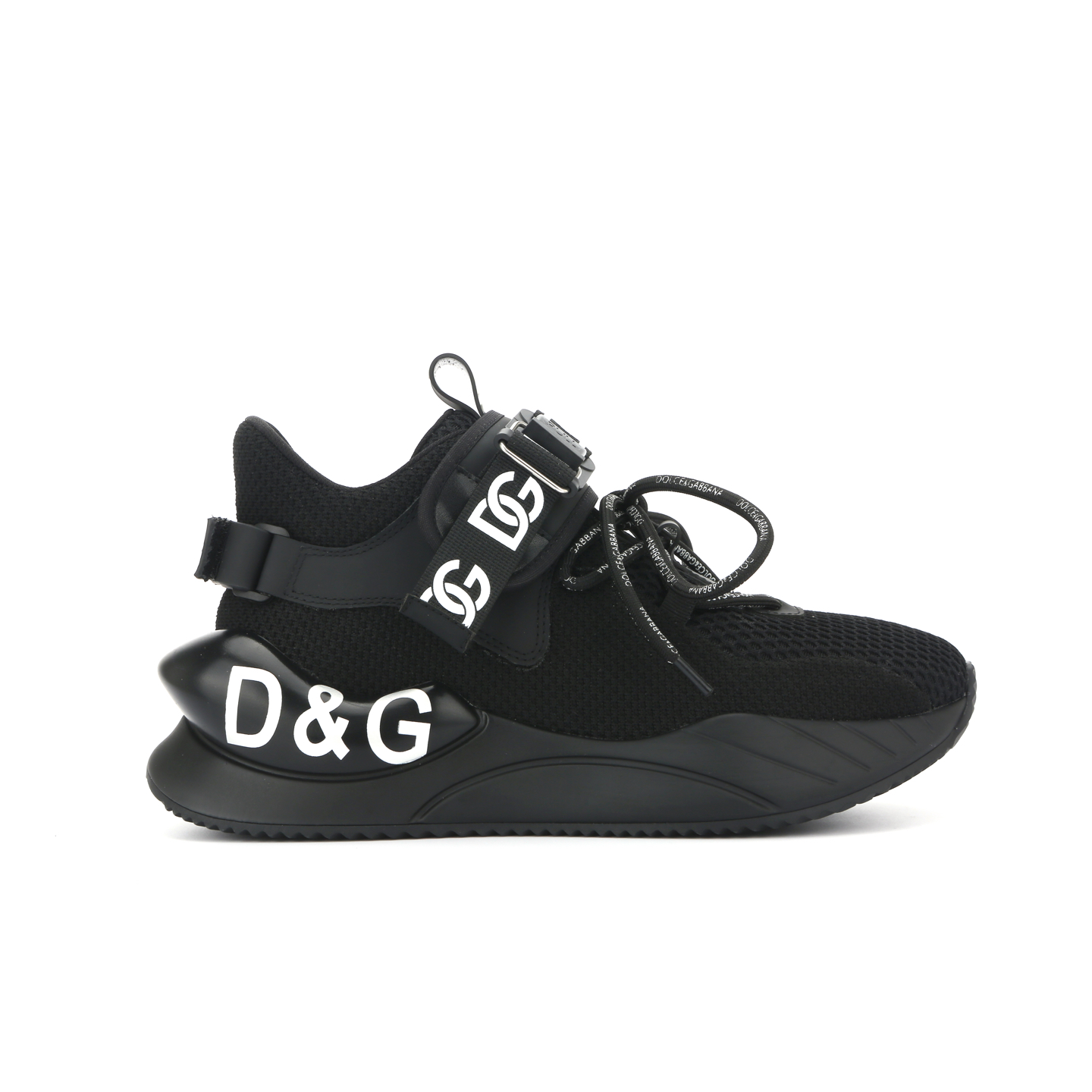 NO:246069,D&G Dolce & Gabbana Men's Sports Shoes | When you wear it, you will become a fashion blogger in seconds!   Baby boys!  I found another pair of fairy sneakers. D&G is a men's shoes that are so easy to match!   Simple but not simple, the high-end feel is directly full of cowhide splicing upper   breathable mesh inner lining. I will never be stuffy all day!   Latex insoles are soft fufu~ It feels soaked in a slut, and there is no pressure on shopping and dates. The most eye-catching thing is the thickened sole design. Not only does it increase the height and make your legs look longer, it is also very recognizable!   The details of the straps are also very design-like. You can be so handsome when you wear jeans. The code is super complete!  Boys of sizes 38-46 can wear #D&G #Men's outfit #Sports shoes recommendation #Luxury goods flat substitute #Good goods sharing, casual shoes/sports shoes, Dolce&Gabbana, Dolce&Gabbana, sneakers, jeans, cowhide19860909D&G杜嘉班纳男士运动鞋｜穿上秒变时尚博主！  宝子们！又发现了一双神仙运动鞋  D&G这款男鞋也太好搭了吧！  简约但不简单,高级感直接拉满  牛皮拼接鞋面 透气网布内里  暴走一整天都不闷脚！  乳胶鞋垫软fufu的～  踩屎感十足,逛街约会毫无压力  最吸睛的是加厚鞋底设计  增高显腿长不说,还超有品牌辨识度！  绑带细节也超有设计感  随便搭个牛仔裤都能帅炸街  配码超全！38-46码的男生都能穿  #D&G #男士穿搭 #运动鞋推荐 #奢侈品平替 #好物分享,休闲鞋/运动鞋,Dolce&Gabbana,Dolce&Gabbana,sneakers,jeans,cowhide,Women's Shoes