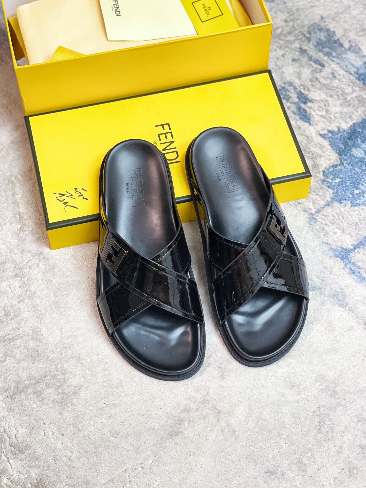 Fendi Shoes Slippers Best Replica
 Men Calfskin Cowhide Summer Collection
