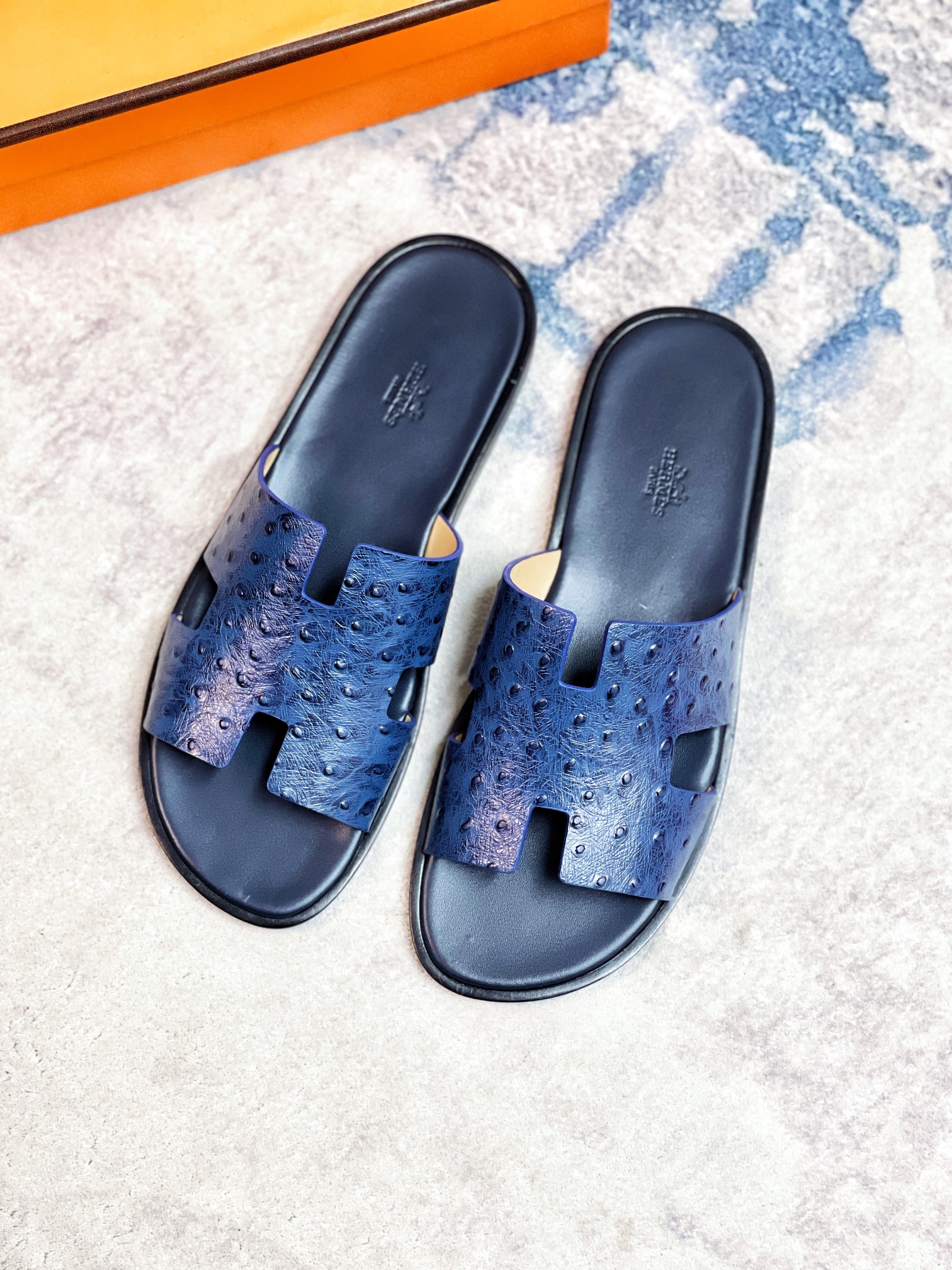 NO:779541,HERMS～Hermès's highest quality classic H slippers～high-end men's sandals, beach shoes and slippers～counter synchronization～original order purchasing!  Original imported cowhide upper, cowhide lining and original leather outsole!  Size39 40 41 42 43 44 (38.45.46.47 customized),,hermes,hermes,sandals,slippers,cowhide,Leather soles19860909HERMS～爱马仕 最高品质经典H拖鞋～高端男士凉鞋沙滩鞋拖鞋～专柜同步～原单代购货！原版进口鞋面牛皮内里牛皮垫脚原版真皮大底！ Size39 40 41 42 43 44（38.45.46.47定制）,,hermes,hermes,sandals,slippers,cowhide,Leather soles,Men's shoes