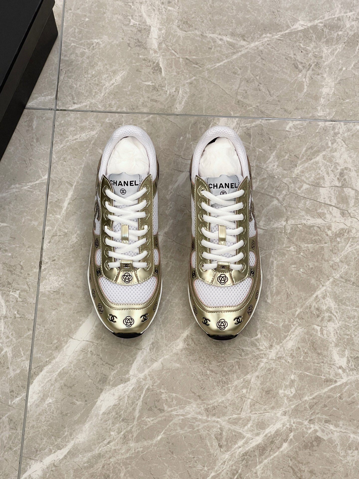 NO:347161,10 less for women, limited edition couples, Chanel.25s.CHANEL Silver Horn King 2 generation!  [Happy] Brand new color scheme!  Brand new craftsmanship!  [Happy] 6 colors!  Gold. Silver black. Silver gray. Silver white. White black. Black and white (logo different colors [love]) TPU crease-free imported fabric + diamond breathable net TPU bottom Size: women 35-40 (41.42 customized) Men 39-44 (45.46 customized), chanel, chanel, alexander wang19860909女款少10 限量款 情侣款 香奈儿.25s.CHANEL 银角大王2代！[愉快]全新配色！全新工艺！ [愉快]6个色系！ 金色 .银黑.银灰.银白.白黑.黑白(logo不同颜色[爱心]) TPU无折痕进口面料+菱格透气网 TPU大底  Size:女 35－40(41.42订做) 男39－44（45.46订做),,chanel,chanel,alexander wang,Men's shoes