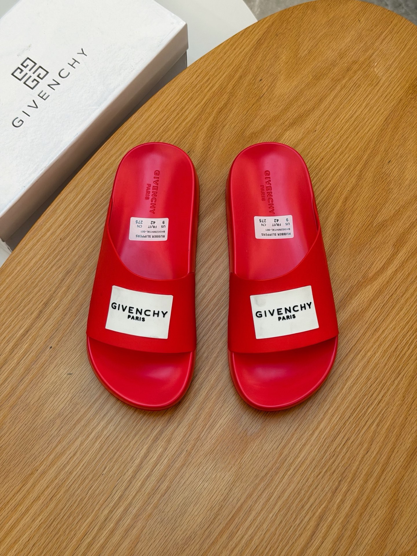 NO:831640,'GIVENCHY' Givenchy fashionable men's slippers. Very comfortable to wear, the favorite luxury goods of big-name celebrities. Embossed three-dimensional letters, a perfect combination of classic, high-end and gorgeous. Show you a noble and extraordinary life temperament. New color matching, new visual impact. Code number 38--45. 8 colors available, givenchy, givennchy, slippers19860909《GIVENCHY》纪梵希时尚男拖鞋.穿脚非常舒服,大牌名星最爱的奢侈品.浮雕立体字母,经典高档而华丽的完美结合.为你展现出高贵不凡的人生气质.新的颜色搭配,新的视觉冲击 码数38--45 8色可选,,givenchy,givenchy,slippers,Men's shoes