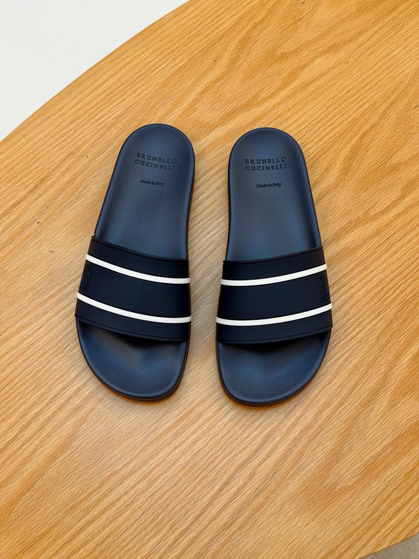 NO:954286,(actual price) [exquisite quality] Bc men's casual slippers, wear-resistant and non-slip outsole, fashionable and handsome, noble and luxurious, the best choice for travel and home, size 38-45, slippers19860909（实价）【精致品质】 Bc男士休闲拖鞋 耐磨防滑大底,时尚帅气,尊贵奢华,旅游居家不二之选 码数38-45,,slippers,Men's shoes