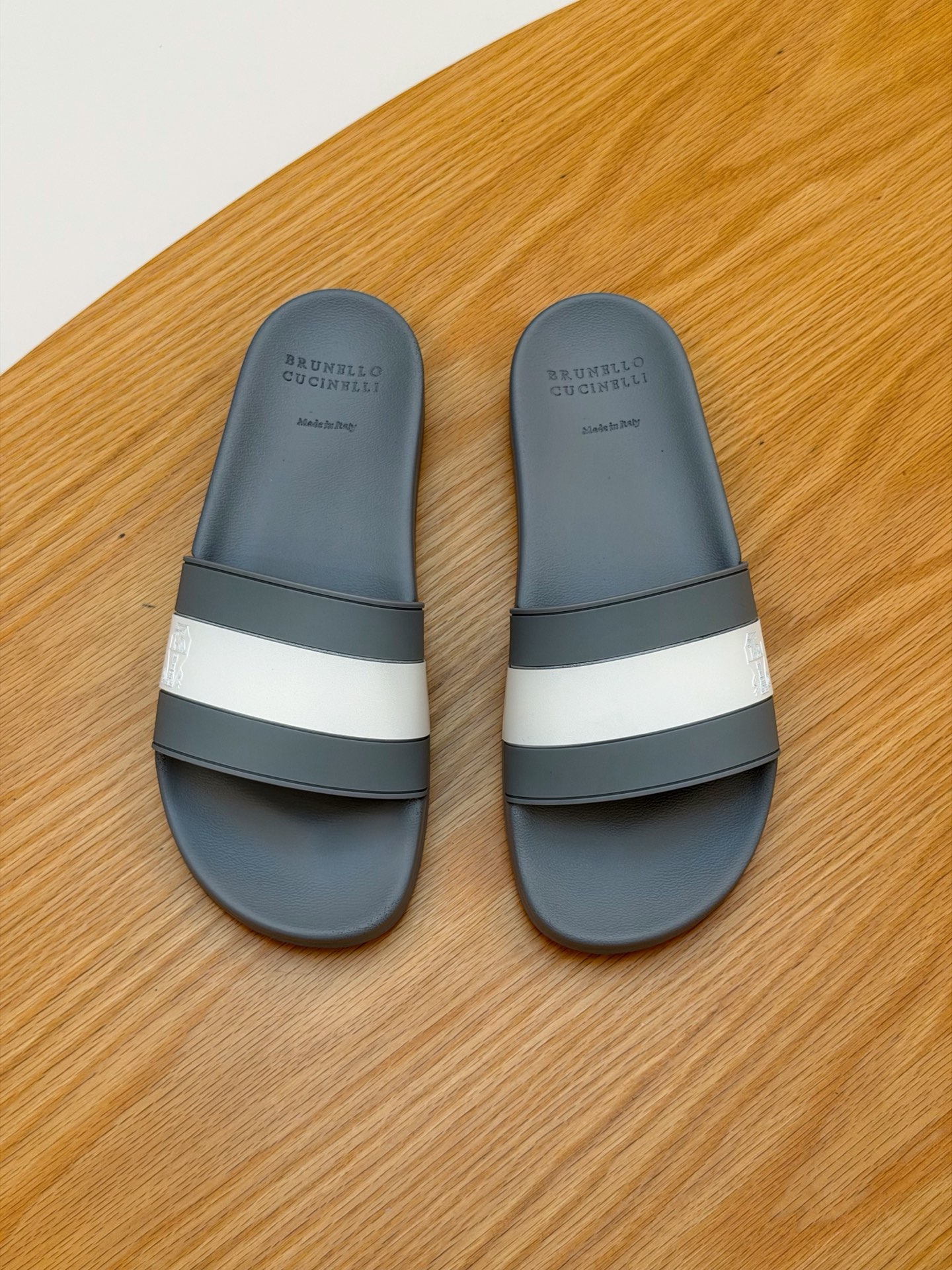 NO:851833,[Exquisite quality] Bc men's casual slippers, wear-resistant and non-slip outsole, fashionable and handsome, noble and luxurious, the best choice for travel and home, size 38-45, slippers19860909【精致品质】 Bc男士休闲拖鞋 耐磨防滑大底,时尚帅气,尊贵奢华,旅游居家不二之选 码数38-45,,slippers,Men's shoes