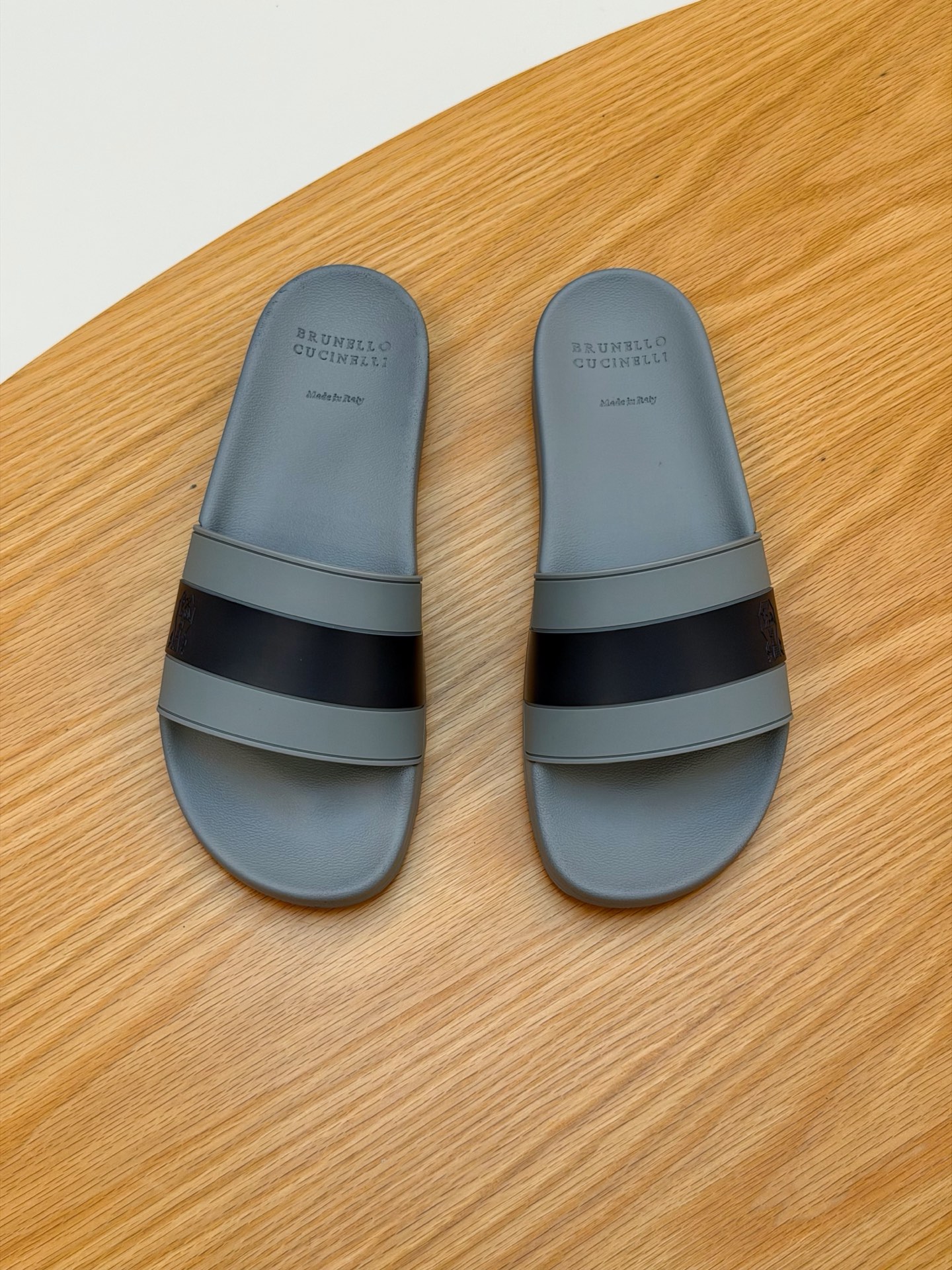 NO:853900,[Exquisite quality] Bc men's casual slippers, wear-resistant and non-slip outsole, fashionable and handsome, noble and luxurious, the best choice for travel and home, size 38-45, slippers19860909【精致品质】 Bc男士休闲拖鞋 耐磨防滑大底,时尚帅气,尊贵奢华,旅游居家不二之选 码数38-45,,slippers,Men's shoes