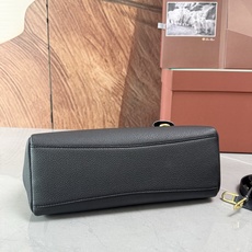 Lori piana诺悠翩雅 Extra Softy Bag L29手袋 颜色:黑色 款号:FAW0113 Extra Lori piana诺悠翩雅 Extra Softy Bag L29手袋 颜色:黑色 款号:FAW0113 Extra
