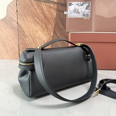 Lori piana诺悠翩雅 Extra Softy Bag L29手袋 颜色:黑色 款号:FAW0113 Extra Lori piana诺悠翩雅 Extra Softy Bag L29手袋 颜色:黑色 款号:FAW0113 Extra