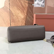 Lori piana诺悠翩雅 Extra Softy Bag L29手袋 颜色:咖啡色 款号:FAW0113 Extra Lori piana诺悠翩雅 Extra Softy Bag L29手袋 颜色:咖啡色 款号:FAW0113 Extra