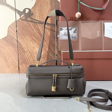 Lori piana诺悠翩雅 Extra Softy Bag L29手袋 颜色:咖啡色 款号:FAW0113 Extra Lori piana诺悠翩雅 Extra Softy Bag L29手袋 颜色:咖啡色 款号:FAW0113 Extra