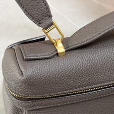 Lori piana诺悠翩雅 Extra Softy Bag L29手袋 颜色:咖啡色 款号:FAW0113 Extra Lori piana诺悠翩雅 Extra Softy Bag L29手袋 颜色:咖啡色 款号:FAW0113 Extra