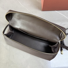 Lori piana诺悠翩雅 Extra Softy Bag L29手袋 颜色:咖啡色 款号:FAW0113 Extra Lori piana诺悠翩雅 Extra Softy Bag L29手袋 颜色:咖啡色 款号:FAW0113 Extra