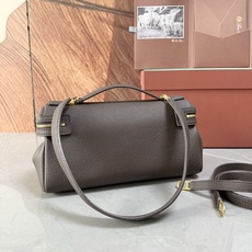 Lori piana诺悠翩雅 Extra Softy Bag L29手袋 颜色:咖啡色 款号:FAW0113 Extra Lori piana诺悠翩雅 Extra Softy Bag L29手袋 颜色:咖啡色 款号:FAW0113 Extra