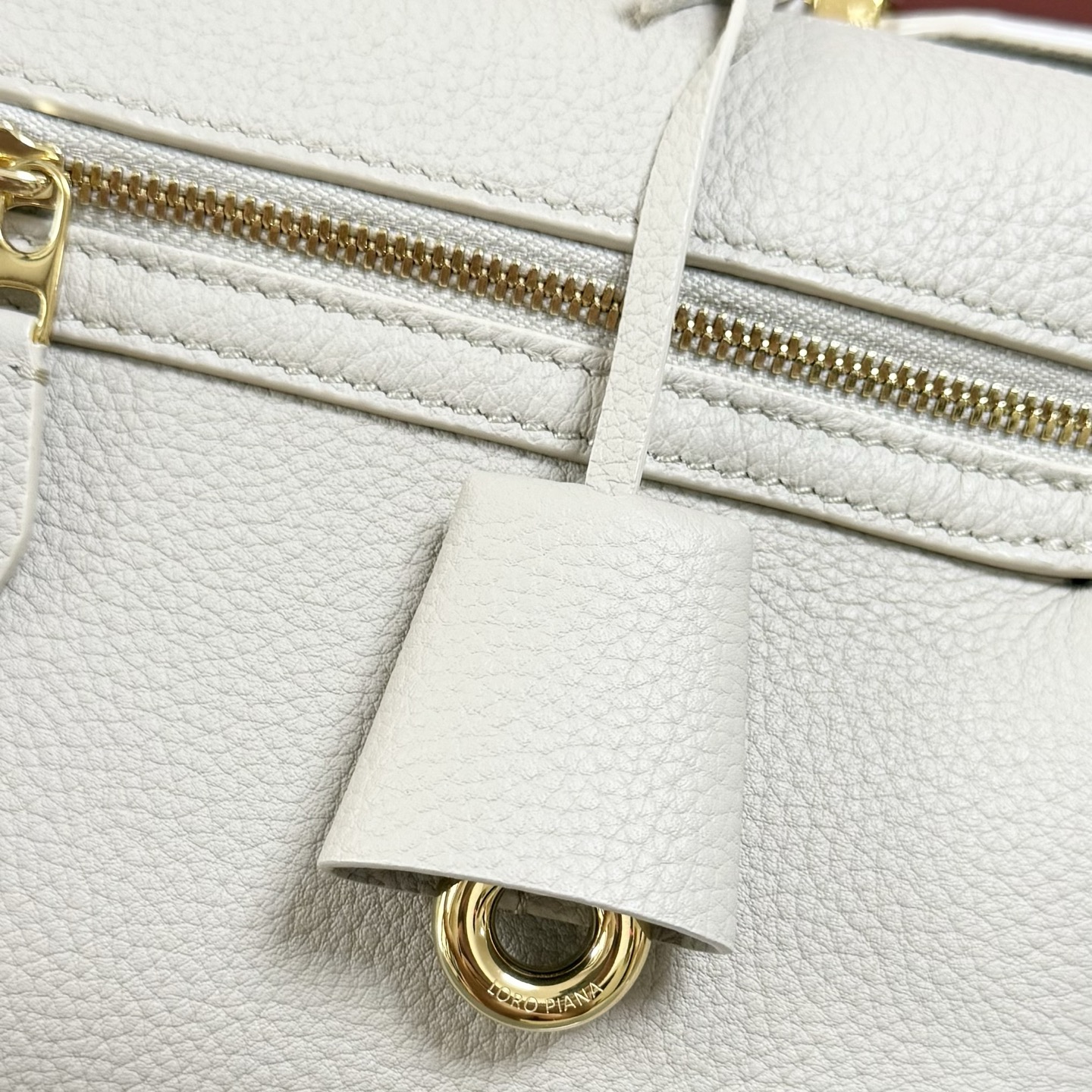 Lori piana诺悠翩雅 Extra Softy Bag L29手袋 颜色：浅米色 款号：FAW0113 Extra