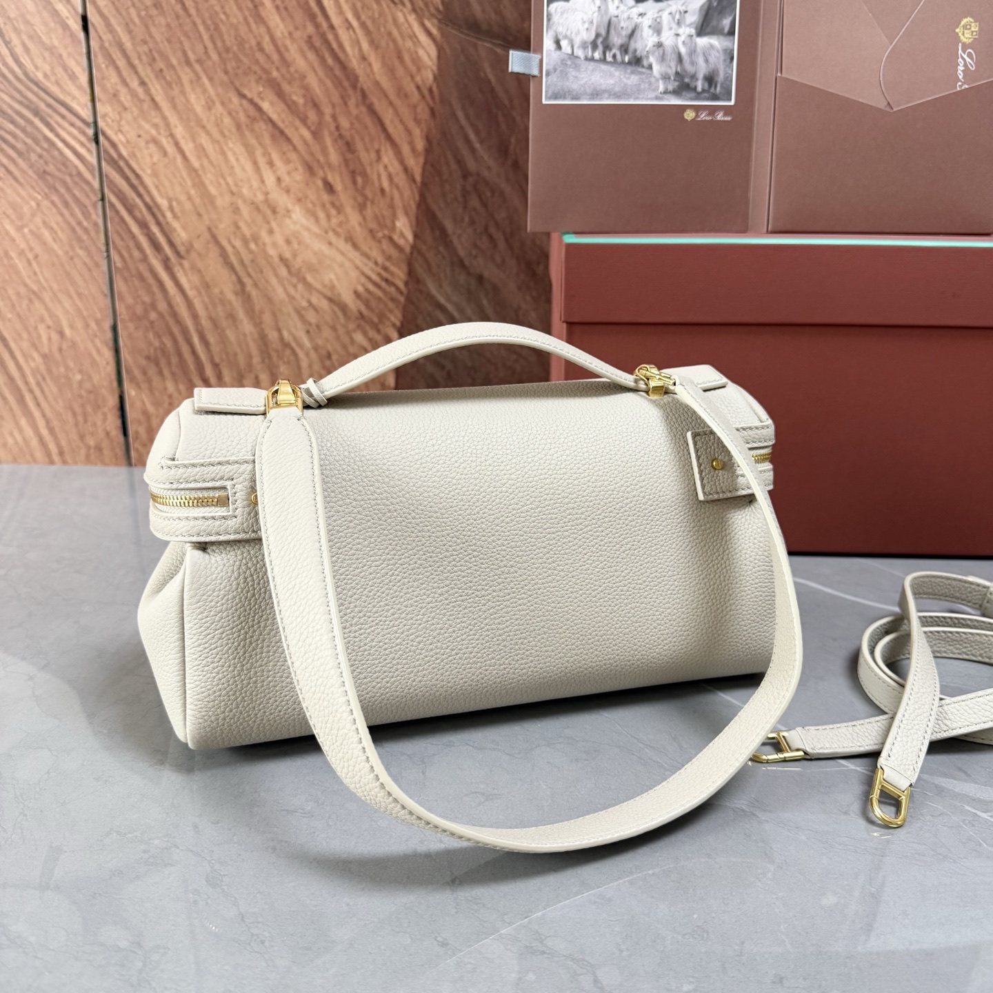 Lori piana诺悠翩雅 Extra Softy Bag L29手袋 颜色：浅米色 款号：FAW0113 Extra