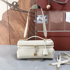 Lori piana诺悠翩雅 Extra Softy Bag L29手袋 颜色:浅米色 款号:FAW0113 Extra Lori piana诺悠翩雅 Extra Softy Bag L29手袋 颜色:浅米色 款号:FAW0113 Extra