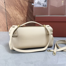 Lori piana诺悠翩雅 Extra Softy Bag L29手袋 颜色:浅乳香色 款号:FAW0113 Extr Lori piana诺悠翩雅 Extra Softy Bag L29手袋 颜色:浅乳香色 款号:FAW0113 Extr