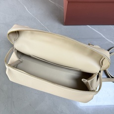 Lori piana诺悠翩雅 Extra Softy Bag L29手袋 颜色:浅乳香色 款号:FAW0113 Extr Lori piana诺悠翩雅 Extra Softy Bag L29手袋 颜色:浅乳香色 款号:FAW0113 Extr