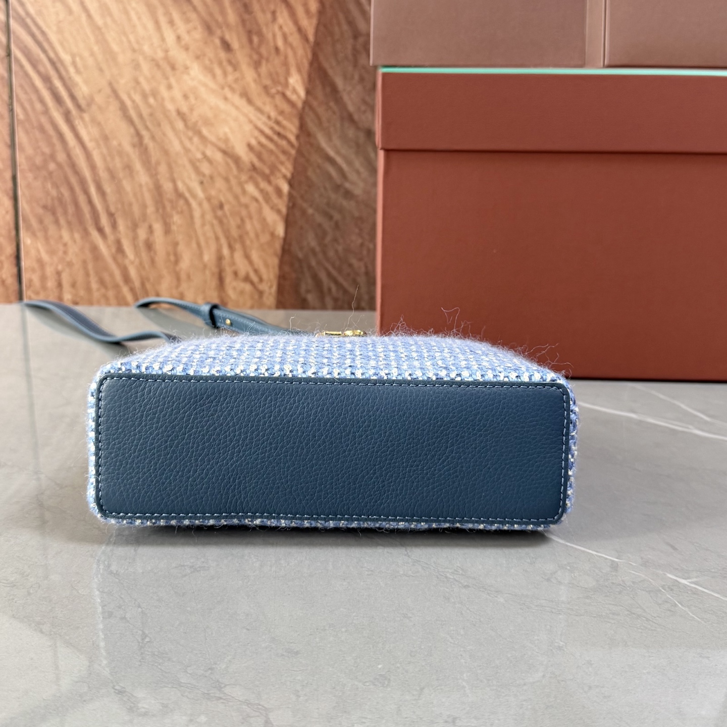 Loro piana Extra Pocket L19手拿包 小牛皮/货号:FAI8393 颜色：蓝色羊绒 产品详情 宽