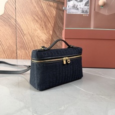 Loro piana Extra Pocket L19手拿包 小牛皮/货号:FAI8393 颜色:深蓝条纹布 产品详情 Loro piana Extra Pocket L19手拿包 小牛皮/货号:FAI8393 颜色:深蓝条纹布 产品详情