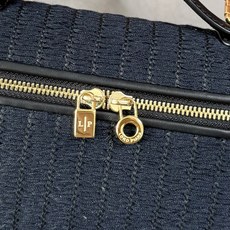 Loro piana Extra Pocket L19手拿包 小牛皮/货号:FAI8393 颜色:深蓝条纹布 产品详情 Loro piana Extra Pocket L19手拿包 小牛皮/货号:FAI8393 颜色:深蓝条纹布 产品详情