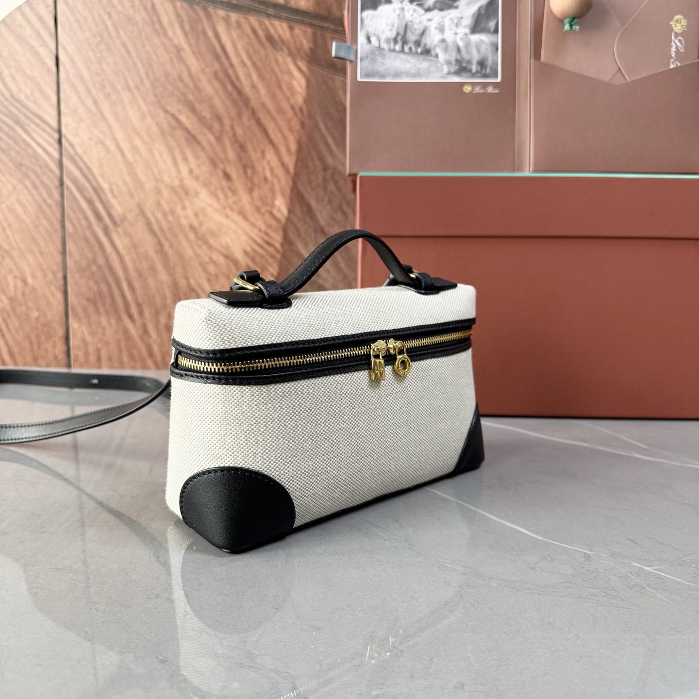 Loro piana Extra Pocket L19手拿包 小牛皮/货号:FAI8393 颜色：黑色帆布 产品详情 宽