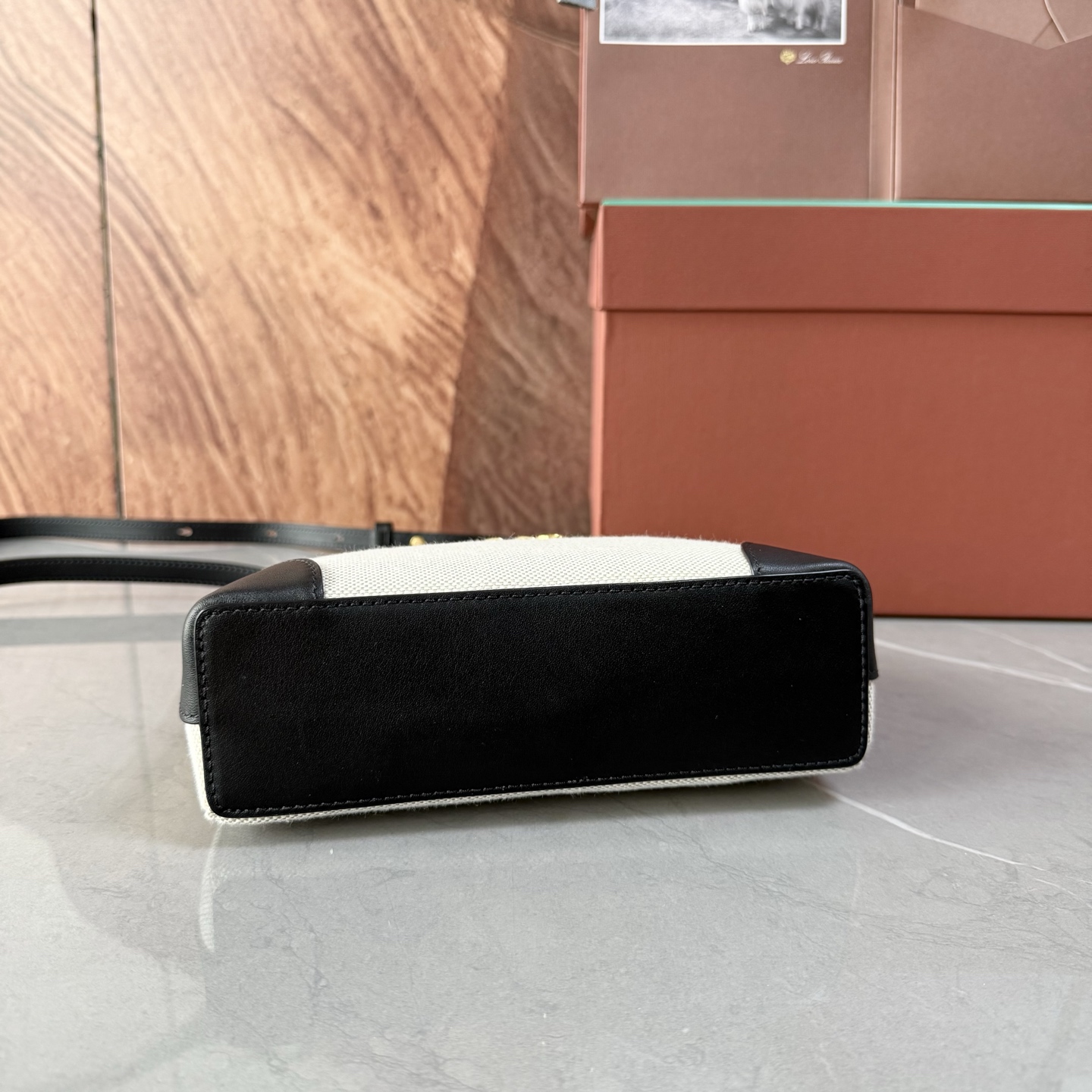 Loro piana Extra Pocket L19手拿包 小牛皮/货号:FAI8393 颜色：黑色帆布 产品详情 宽