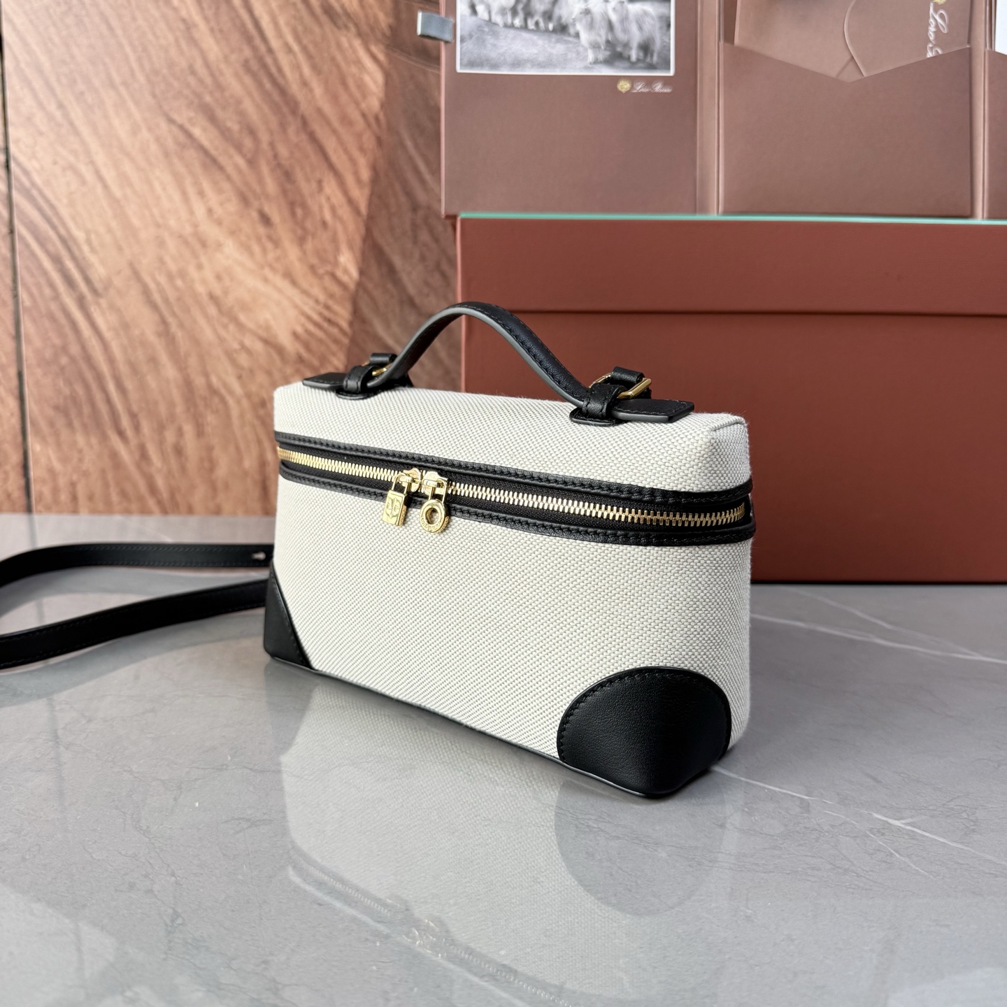Loro piana Extra Pocket L19手拿包 小牛皮/货号:FAI8393 颜色：黑色帆布 产品详情 宽