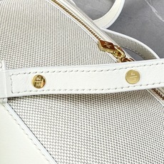 Loro piana Extra Pocket L19手拿包 小牛皮/货号:FAI8393 颜色:白色帆布 产品详情 宽 Loro piana Extra Pocket L19手拿包 小牛皮/货号:FAI8393 颜色:白色帆布 产品详情 宽