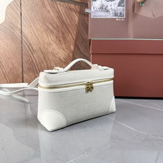 Loro piana Extra Pocket L19手拿包 小牛皮/货号:FAI8393 颜色:白色帆布 产品详情 宽 Loro piana Extra Pocket L19手拿包 小牛皮/货号:FAI8393 颜色:白色帆布 产品详情 宽