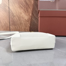 Loro piana Extra Pocket L19手拿包 小牛皮/货号:FAI8393 颜色:白色帆布 产品详情 宽 Loro piana Extra Pocket L19手拿包 小牛皮/货号:FAI8393 颜色:白色帆布 产品详情 宽