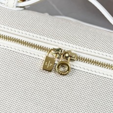 Loro piana Extra Pocket L19手拿包 小牛皮/货号:FAI8393 颜色:白色帆布 产品详情 宽 Loro piana Extra Pocket L19手拿包 小牛皮/货号:FAI8393 颜色:白色帆布 产品详情 宽