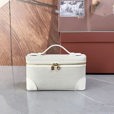 Loro piana Extra Pocket L19手拿包 小牛皮/货号:FAI8393 颜色:白色帆布 产品详情 宽 Loro piana Extra Pocket L19手拿包 小牛皮/货号:FAI8393 颜色:白色帆布 产品详情 宽