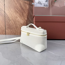 Loro piana Extra Pocket L19手拿包 小牛皮/货号:FAI8393 颜色:白色帆布 产品详情 宽 Loro piana Extra Pocket L19手拿包 小牛皮/货号:FAI8393 颜色:白色帆布 产品详情 宽