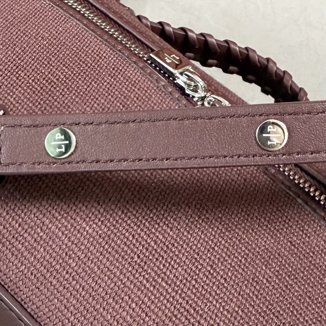 Loro piana Extra Pocket L19手拿包 小牛皮/货号:FAI8393 颜色：紫色帆布 产品详情 宽