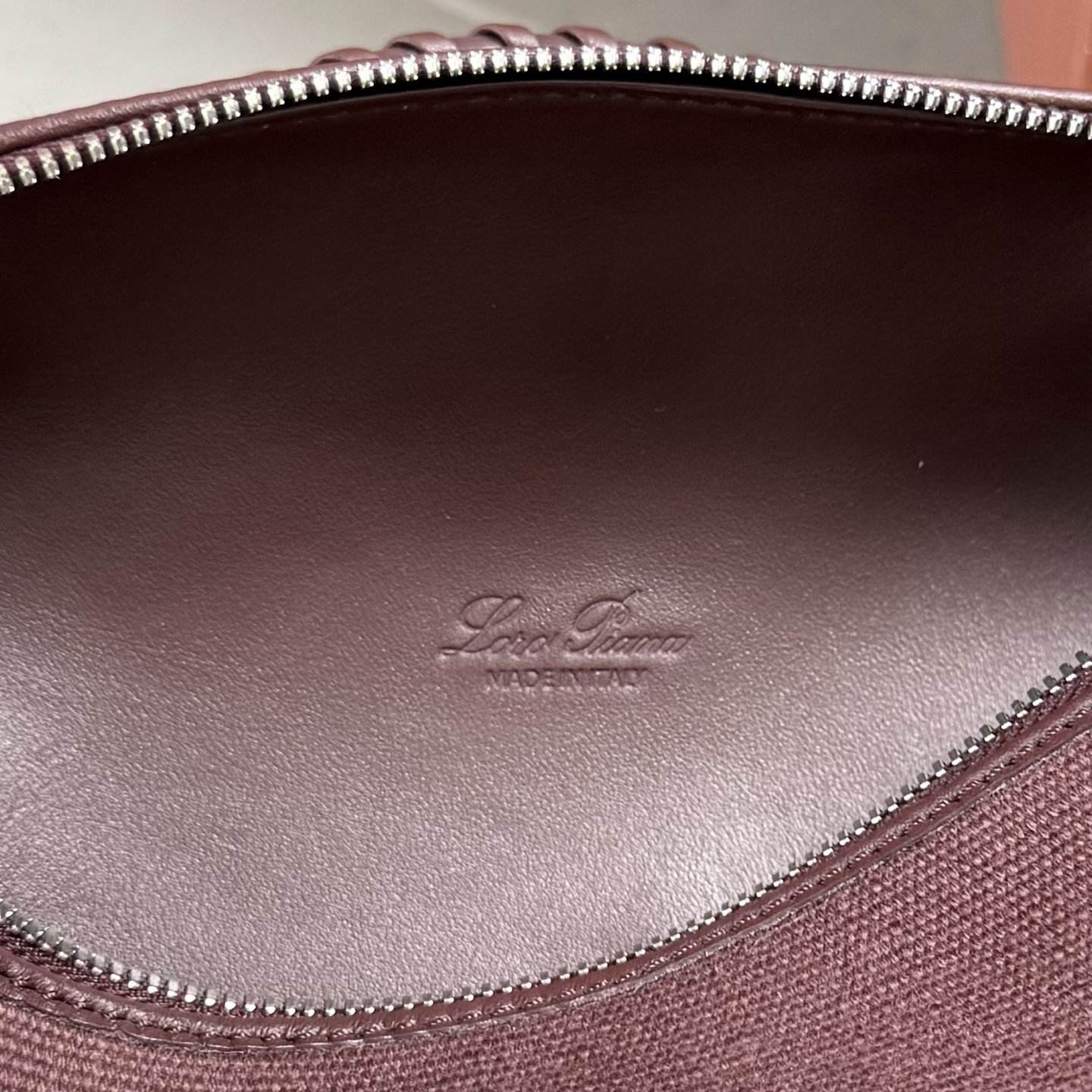 Loro piana Extra Pocket L19手拿包 小牛皮/货号:FAI8393 颜色：紫色帆布 产品详情 宽