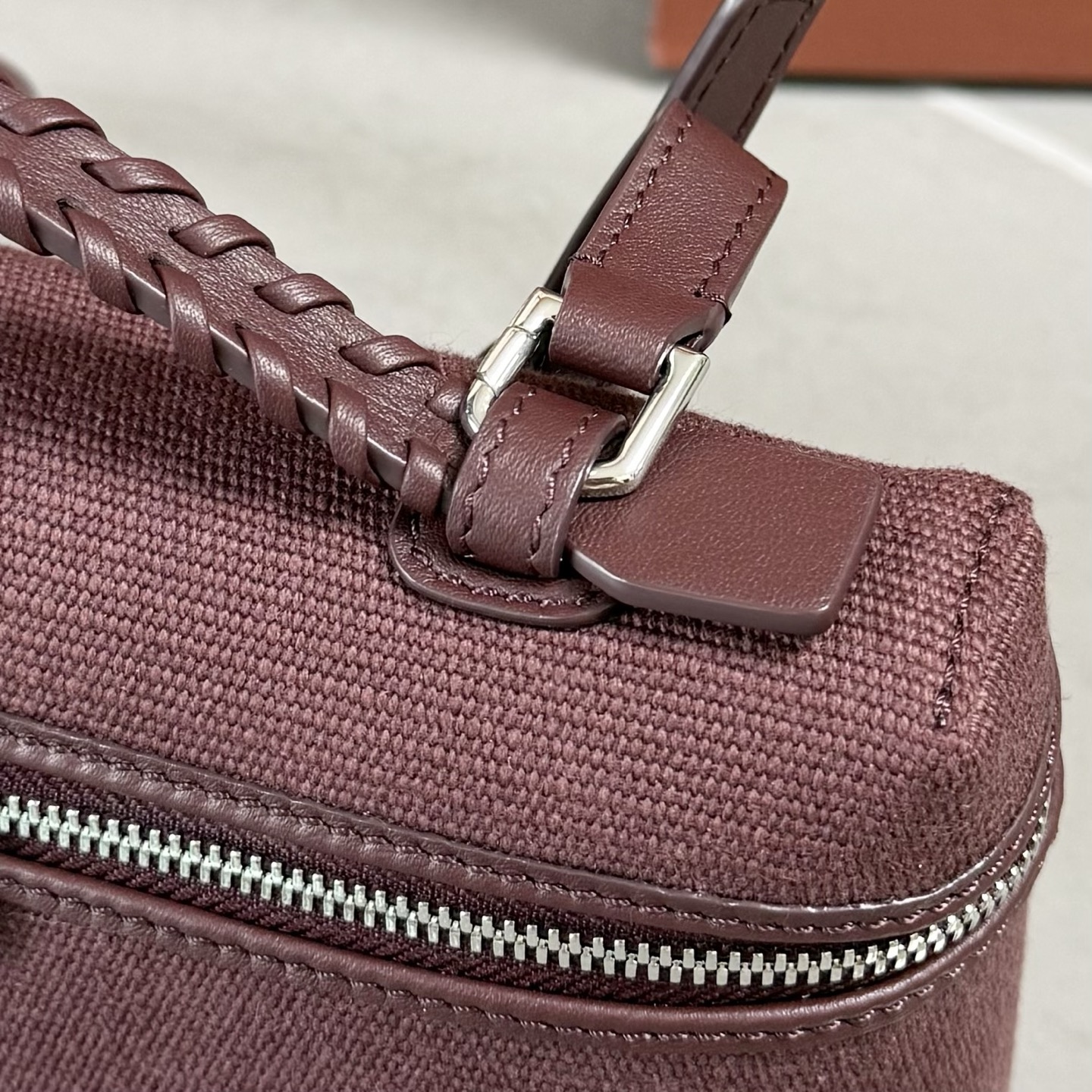 Loro piana Extra Pocket L19手拿包 小牛皮/货号:FAI8393 颜色：紫色帆布 产品详情 宽