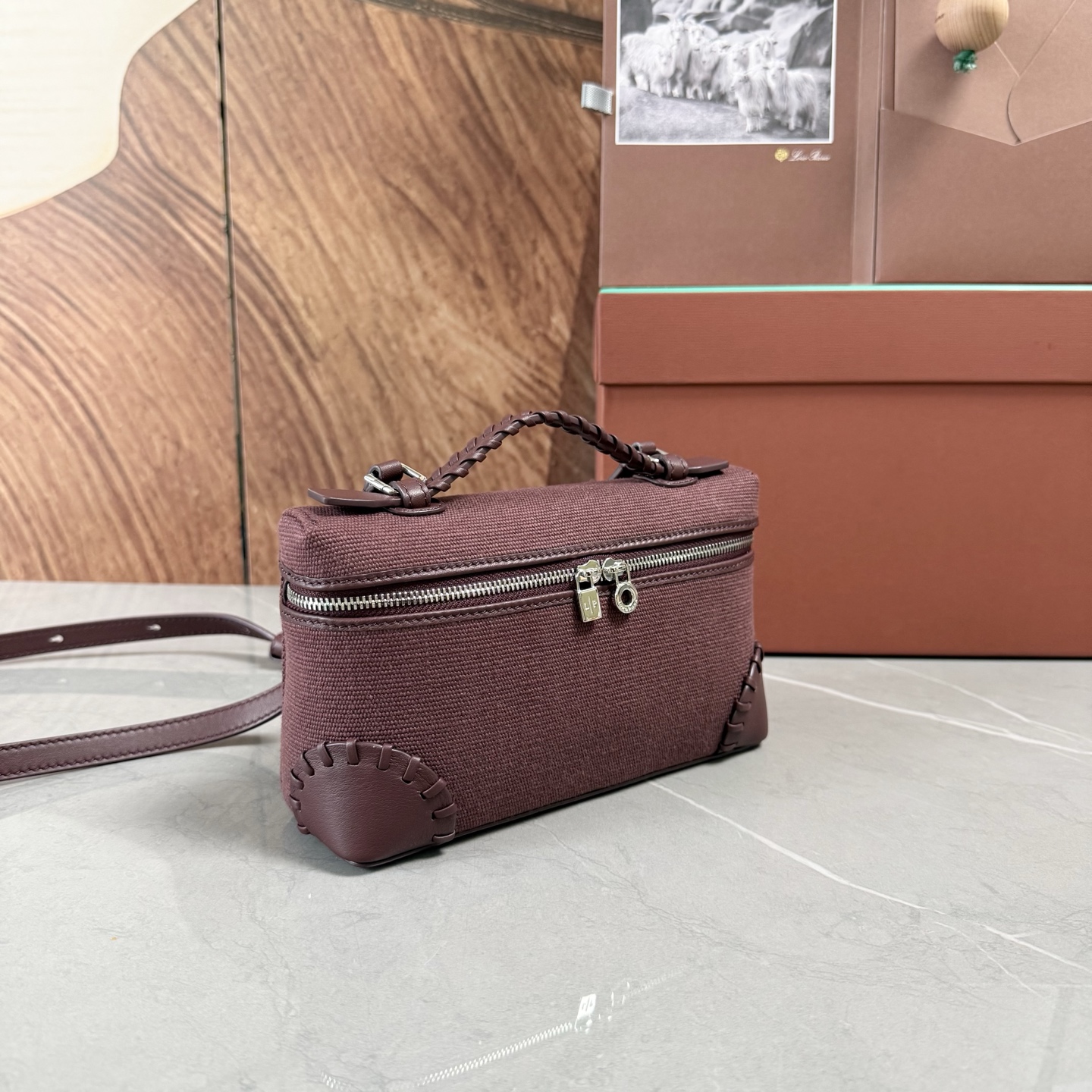 Loro piana Extra Pocket L19手拿包 小牛皮/货号:FAI8393 颜色：紫色帆布 产品详情 宽