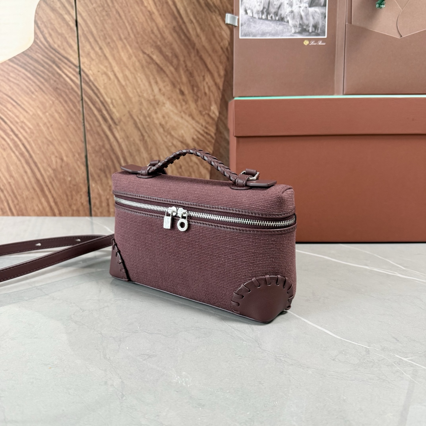 Loro piana Extra Pocket L19手拿包 小牛皮/货号:FAI8393 颜色：紫色帆布 产品详情 宽