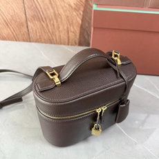 Loro piana Extra Softy Case L21手袋 款号:FLW0346 颜色:咖啡色羊皮 Extra Loro piana Extra Softy Case L21手袋 款号:FLW0346 颜色:咖啡色羊皮 Extra