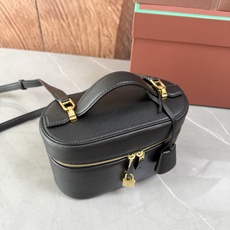Loro piana Extra Softy Case L21手袋 款号:FLW0346 颜色:黑色羊皮 Extra S Loro piana Extra Softy Case L21手袋 款号:FLW0346 颜色:黑色羊皮 Extra S