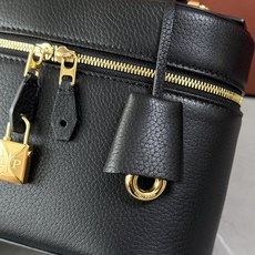 Loro piana Extra Softy Case L21手袋 款号:FLW0346 颜色:黑色羊皮 Extra S Loro piana Extra Softy Case L21手袋 款号:FLW0346 颜色:黑色羊皮 Extra S