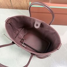 Loro piana 诺悠翩雅 Ghiera Shopper 小号购物袋 紫色帆布 采用粒面皮革精制而成,超大容量设计, Loro piana 诺悠翩雅 Ghiera Shopper 小号购物袋 紫色帆布 采用粒面皮革精制而成,超大容量设计,