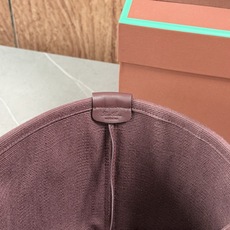 Loro piana 诺悠翩雅 Ghiera Shopper 小号购物袋 紫色帆布 采用粒面皮革精制而成,超大容量设计, Loro piana 诺悠翩雅 Ghiera Shopper 小号购物袋 紫色帆布 采用粒面皮革精制而成,超大容量设计,